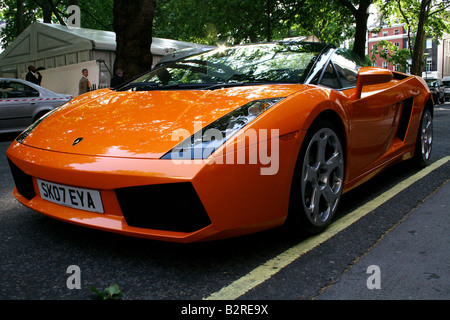 Eine Orange Lamborghini genommen in Mayfair, London Stockfoto