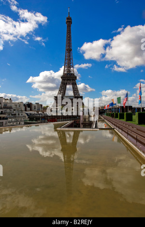 Frankreich Paris Eiffelturm vom Quai branly Museum Stockfoto