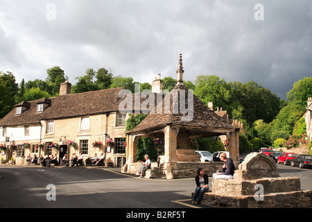 [Butter Kreuz] und Markt Cross Castle Combe Cotswolds England Stockfoto