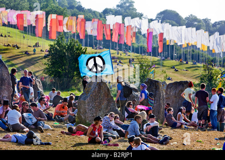 Ein Meer von Fahnen mit Blick auf das Festival, Glastonbury Musikfestival, Vereinigtes Königreich Stockfoto