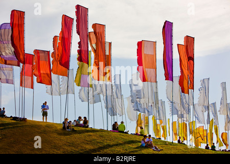 Ein Meer von Fahnen mit Blick auf das Festival, Glastonbury Musikfestival, UK Stockfoto