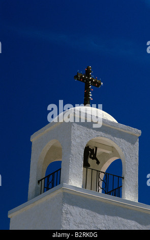 Weiß gewaschen Kirchturm an einem sonnigen Tag mit blauem Himmel Twentynine Palms Joshua Tree National Park südlichen Kalifornien USA Stockfoto