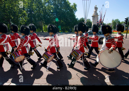 UK England London Welsh Guards Band entlang der Mall 2008 bewegt Stockfoto