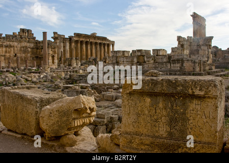 Lateinische Inschrift in großen Hof in Baalbek, Libanon Stockfoto