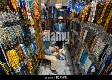 Gebetskette und Souvenir-Shop in der Hamidiyya Souk in der Altstadt von Damaskus-Syrien Stockfoto