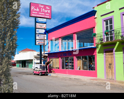 Pink-Geschäft und Restaurant, La Tienda Roja in der Nähe von Mexiko und USA Grenze Palomas Mexiko Stockfoto