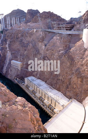 Hoover Staudamm Mit Den Stutzen Der Hoover Dam Bypass Konstruktion Sichtbar Auf Der Nevada Seite Der Colorado River Usa Stockfotografie Alamy