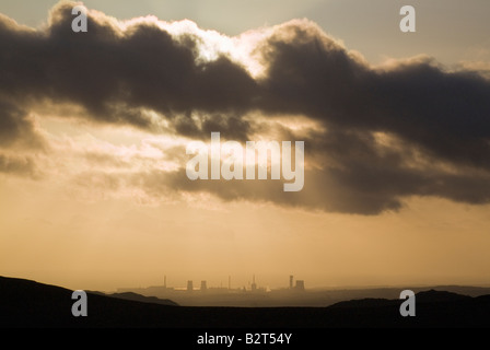 Wolken über Sellafield Atomkraftwerk auf den Westen Cumbrian Küste gesehen von der Seenplatte Fjälls Stockfoto