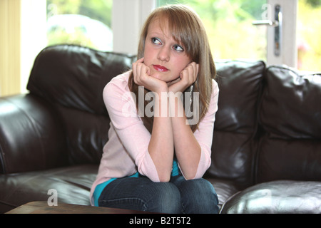 Gelangweilt depressive Teenager-Mädchen-Modell veröffentlicht Stockfoto