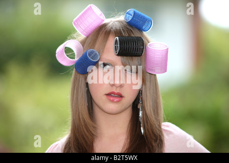 Teenager-Mädchen mit Rollen-Modell veröffentlicht Stockfoto