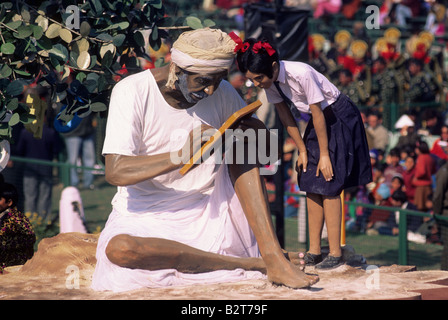 Indianer sehen einen Schwimmer während der jährlichen Republic Day feiern statt jedes Jahr am 26. Januar in Neu-Delhi Indien vorbeiziehen Stockfoto