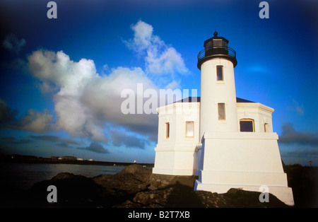 Coquille Fluss Leuchtturm im Bullards Beach State Park in Bandon Beach, Oregon im Sonnenaufgang Licht Stockfoto