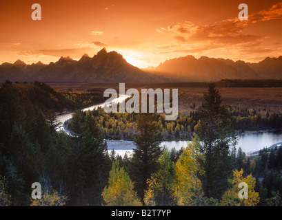 Oxbow Bend am Snake River mit Grand Teton bei Sonnenaufgang in der Nähe von Jackson Hole, Wyoming Stockfoto