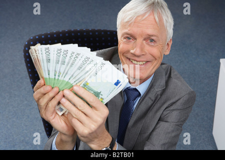 Geschäftsmann, Besitz, Geld, Lächeln Stockfoto