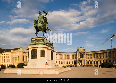 Erzherzog Karl-Statue auf dem Heldenplatz und Neue Hofburg Wien, Österreich Stockfoto