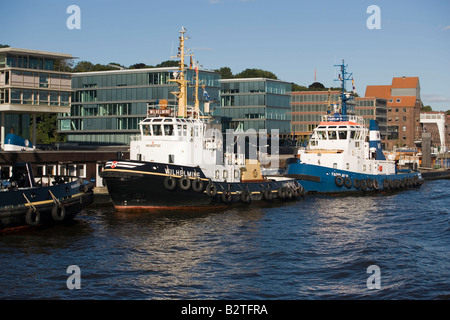 Schlepper, Hafen, Hamburg, Schlepper im Hamburger Hafen in der Abenddämmerung, Hamburg, Deutschland Stockfoto
