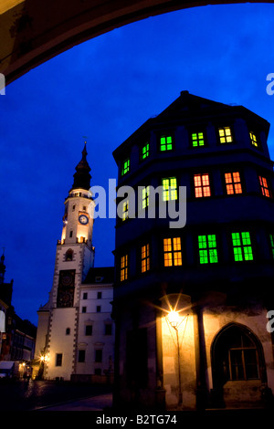 Das alte Rathaus (Altes Rathaus) Turm von Görlitz in Deutschland. Die historische Altstadt ist bei Nacht beleuchtet. Stockfoto