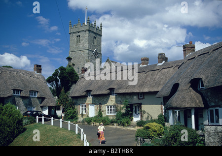 Kirche und auf dem Land in Godshill, eine geschützte Vilage, Isle Of Wight, England Stockfoto