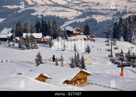 Blick über Skilift Birkhahnalm und Griesskarhaus, Flachau, Salzburger Land, Österreich Stockfoto