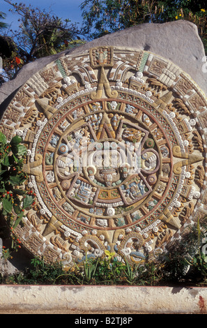 Replik der aztekische Kalender Stein auf das regionale Museum für Anthropologie und Geschichte in der Stadt La Paz, Baja California Sur, Mexiko Stockfoto