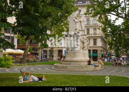 Sommertag am Vörösmarty ter Platz in Budapest Ungarn Stockfoto