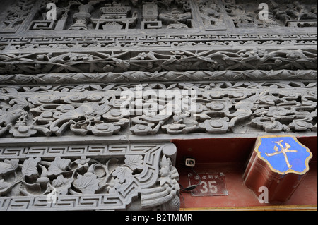 Architektonisches Detail von einer traditionellen Hutong-Ferienwohnung in Peking, China. 7. August 2008 Stockfoto