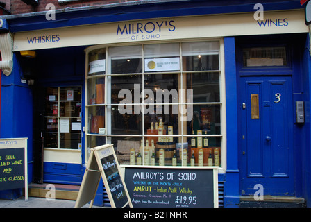 Milroy s Soho Wein Bier und Spirituosen Shop in Greek Street London England Stockfoto