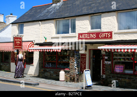 Merlins Souvenirladen Tintagel Atlantikküste Dorf Cornwall Westengland England uk gb Stockfoto