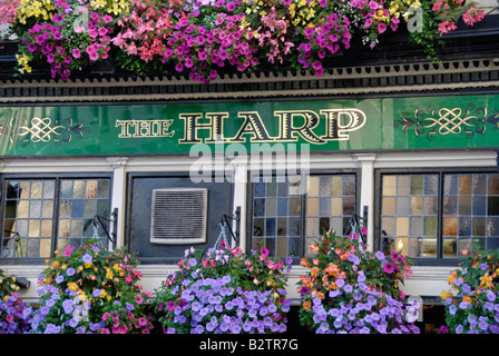 Der Harp Pub in Chandos Place, Covent Garden, London, England Stockfoto