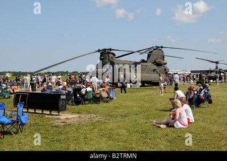 Die Boeing CH-47 Chinook-Hubschrauber auf dem Display an der Rochester NY International Airshow. Stockfoto