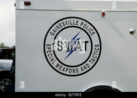 Ausrüstung der Polizei SWAT-Team auf dem Display an fair Gainesville Florida Stockfoto