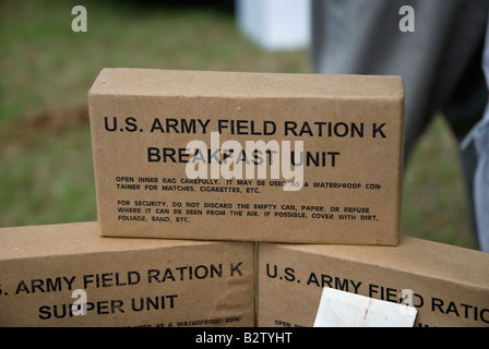 Anzeigen des Jahrgangs U S Army-Ausrüstung zu fairen Gainesville Florida U S Army 2. Weltkrieg K Ration Lebensmittel Stockfoto