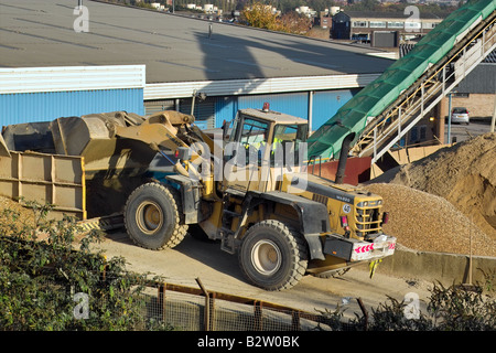 Muldenkipper laden sand Stockfoto