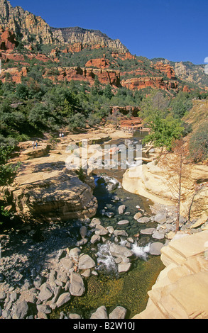 Eine Ansicht der Slide Rock State Park im Oak Creek Canyon in der Nähe der Stadt Sedona auf die Mogollon Rim Stockfoto