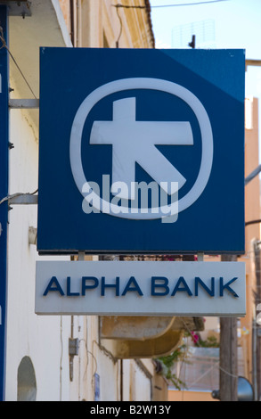 Äußere Zeichen der ALPHA Bank in Stadt Neapolis auf der griechischen Mittelmeer Insel von Kreta GR EU Stockfoto