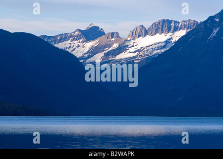 Rocky Mountains am Lake McDonald ist der größte See in Glacier Nationalpark Montana Stockfoto