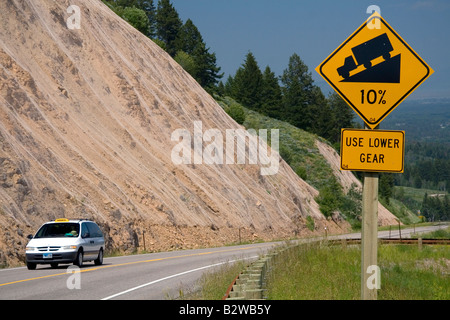 10 Klasse Straßenschild auf dem hohen Berg Teton Pass auf Wyoming Highway 22 in der Nähe der Staatsgrenze von Wyoming und Idaho Stockfoto