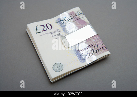 Zwanzig Pfund-Noten in Geld-clip Stockfoto