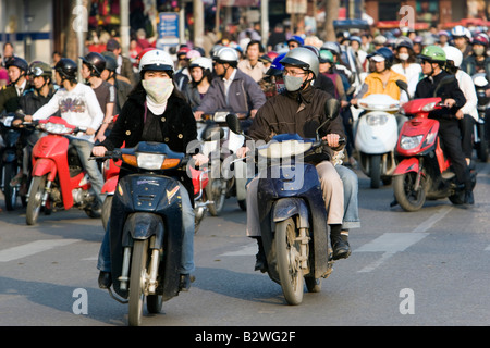 Motorräder drängen Straßen von Hanoi Vietnam Stockfoto