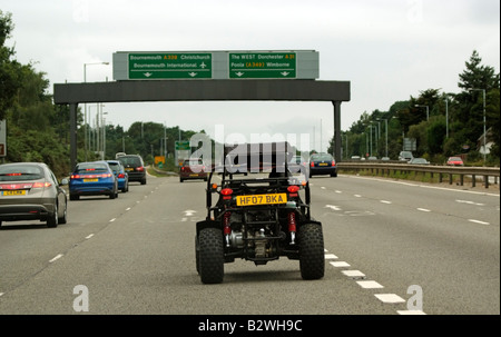 PGO Straße rechtlichen Buggy fahren entlang einer öffentlichen Straße England UK Stockfoto