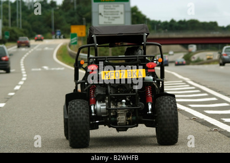 PGO Straße rechtlichen Buggy fahren entlang einer öffentlichen Straße England UK Stockfoto