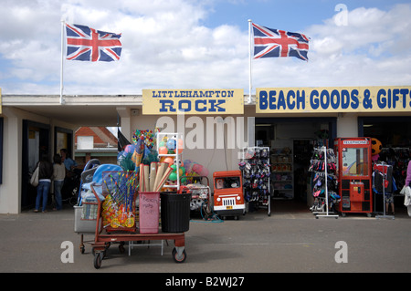 Rock und Souvenir-Shops an Littlehampton Strandpromenade West Sussex UK Stockfoto