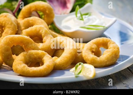 fritierte panierte Tintenfisch Ringe Mahlzeit hautnah Stockfoto