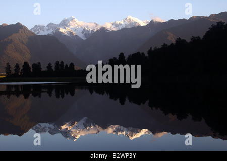 Spiegelbild der Mt. Cook in Lake Matheson in Westland NP, an der Westküste der Südinsel, Neuseeland Stockfoto