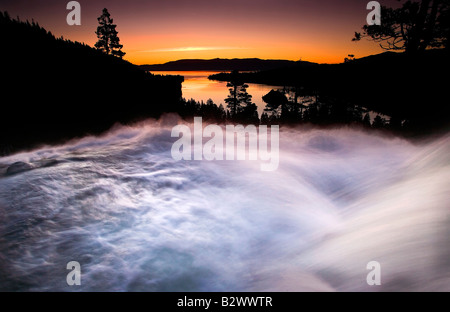 Früh am Morgen leuchtet Adler fällt oberhalb Emerald Bay Lake Tahoe Kalifornien Stockfoto