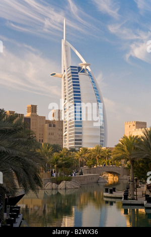 Vereinigte Arabische Emirate Dubai Mina A Salam Resort und das legendäre Burj Arab-hotel Stockfoto