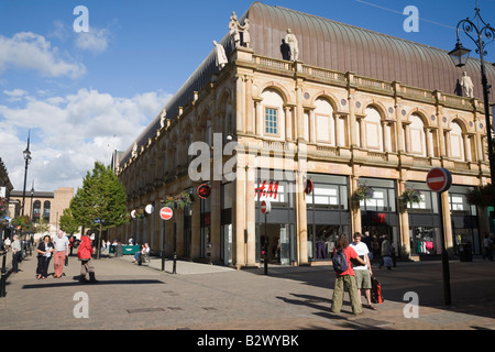 Harrogate Yorkshire England UK Victoria Shopping Center Gebäude außen und Fußgängerzone Fußgängerzone im Stadtzentrum Stockfoto