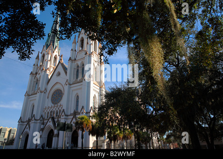 KATHEDRALE ST. JOHANNES DES TÄUFERS IN DER NÄHE VON LAFAYETTE SQUARE IN SAVANNAH GEORGIA USA Stockfoto