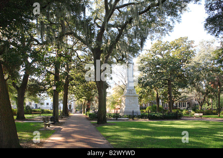 MONTEREY-PLATZ UND DIE STATUE VON CASIMIR PULASKI IN SAVANNAH, GEORGIA, VEREINIGTE STAATEN VON AMERIKA Stockfoto