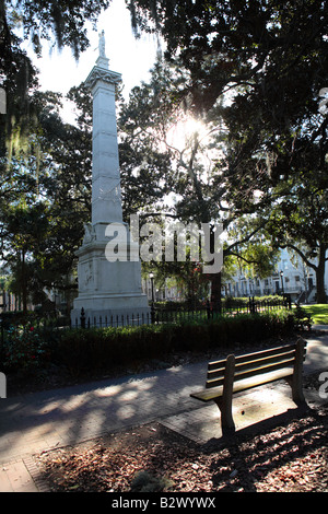STATUE ZU EHREN DES POLNISCHEN GENERAL CASIMIR PULASKI GEKÄMPFT FÜR AMERIKANISCHE UNABHÄNGIGKEIT MONTEREY SQUARE SAVANNAH GEORGIA USA Stockfoto